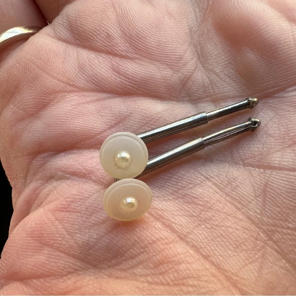 Elegant silver and pearl men’s cuff links